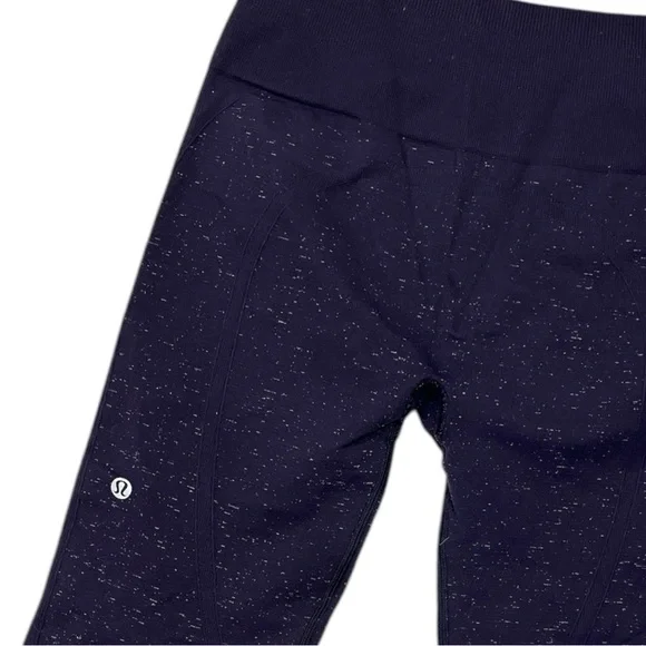 Lululemon Free To Flow Seamless High-Rise Crop 17” size 8 in Midnight Navy - Picture 8 of 8